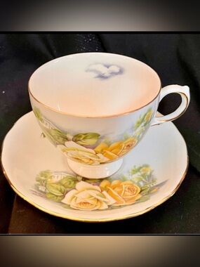 Vintage Gainsborough England Fine Bone China Yellow Rose Teacup Saucer Set Gilde